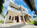 Luxury 4-Bedroom Modern Home Athurugiriya