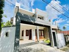 Luxury 4-Bedroom Modern Home Athurugiriya