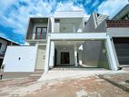 Luxury 4 Bedrooms House for sale in Athurugiriya Walgama