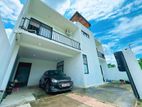 Luxury 4 Bedrooms House for Sale in Homagama