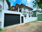 Luxury 4 Bedrooms House for sale in Homagama Kottawa