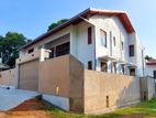 Luxury 4 Bedrooms House for Sale in Thalahena Battaramulla