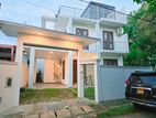 Luxury 4 Bedrooms Modern House for sale Piliyandala Polgasowita