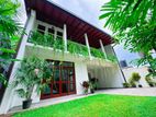 Luxury 5 Bedrooms House for sale in Talawatugoda