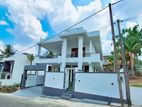 Luxury 5 Bedrooms Modern House for sale in Piliyandala Polgasowita