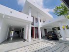 Luxury Brand New House In Battaramulla