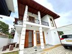 Luxury Brand-New House With 5 Bedrooms - Makandana Piliyandala