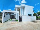 Luxury Brand-New House With a Swimming Pool For Sale @ Piliyandala