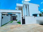 Luxury Brand new House with a Swimming Pool Piliyandala