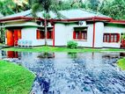 Luxury English Rock Bungalow in Kandy