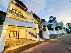 Luxury Home with Modern Amenities in Kotte