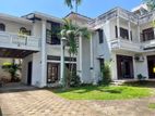 Luxury House For Rent in Skelton rd, Colombo 5 | EH433