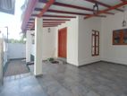 Luxury House for Sale 50m to 697 Bus Route, Athurugiriya (ID : AT149)