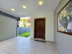 Luxury House For Sale i Batuwandara