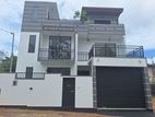 Luxury House for Sale in Athurugiriya