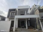 Luxury House for Sale in Athurugiriya