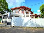 Luxury House For Sale in Batuwandara