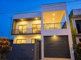 Luxury House For Sale in Batuwandara
