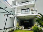 Luxury House For Sale in Colombo 9