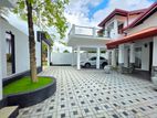 Luxury House For Sale in Gorakapitiya