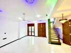 Luxury House For Sale in Kahatuduwa