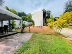 Luxury House for Sale in Nittambuwa Kandy Road Y152