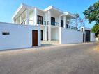 Luxury House For Sale in Rawatawatta