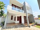 Luxury House in Athurugiriya