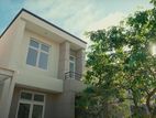 Luxury House in Dalugama