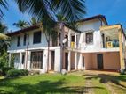 Luxury house with pool at Nittambuwa for rent