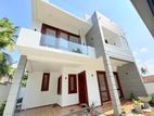 Luxury Living House in Athurugiriya