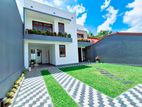 Luxury Modern House for sale in Piliyandala Madapatha Road