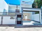 Luxury Modern House for sale in Piliyandala Town