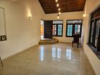 Luxury spacious house for immediate rent - Mount lavinia