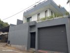 Luxury Swimming Pool With 2 Story Quite House At 150m To Thalawathugoda