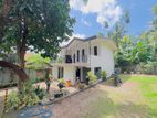 මාලබේ ෆර්නිචර් හවුස් (Furniture House) හි විකිණීමක් සමඟින්