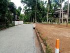 මාපලගම - ප්‍රධාන පාරට සමීපව ඕවිලාන හන්දියට නුදුරින් බිම් කොටස්