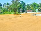 මාතර දික්වැල්ල ප්‍රධාන පාරට මුහුණලා මුලු ඉඩමම ලක්ශ 30 සිට
