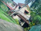 මාතර නගරයෙන් දෙමහල් නිවසක් (පවුල් තුනකට බදු දිය හැක)