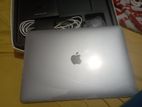 Apple MacBook 13" 2020