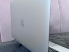 Apple MacBook Air 13-inch (2020)