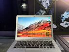 MACBOOK AIR