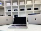 Macbook Pro 2017| i7 |16GB 256GB SSD Touch Bar