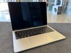 MacBook Pro 2017 i7 16GB 512GB