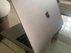 Macbook pro 2018 8GB