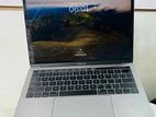 Macbook Pro 2018 with Touch Bar 8/256