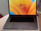 MacBook Pro i7 16GB 256GB 2017