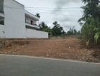 Main Bus Route Facing Land For Sale In Piliyandala .