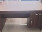 MELAMINE WRITING TABLE (138*76*76.5CM) MWT250