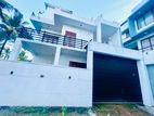 (MH189) 3 Storey Luxury House For Sale in Athurugiriya